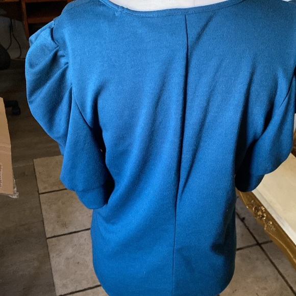 Ruffles🌬️🌫️🪽On Edges Top - Picture 15 of 17